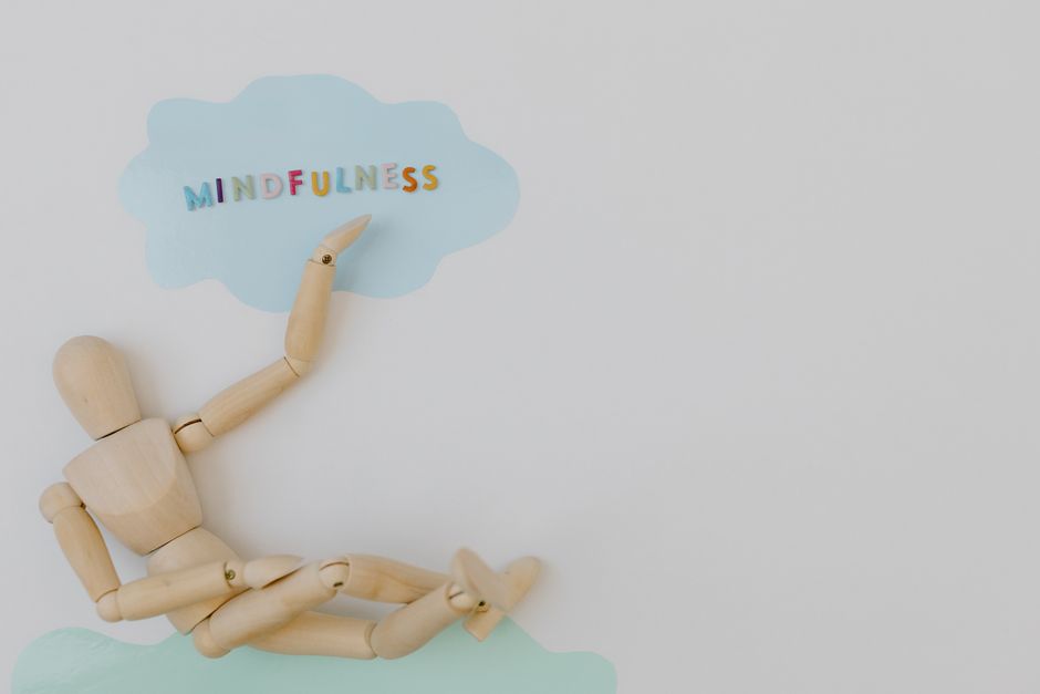 Mindfulness in 2 Minutes: How Micro-Practices Fit Into Your Busiest Days