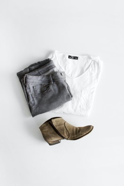 Styled outfit flat lay — photo by Sarah Dorweiler on Pexels
