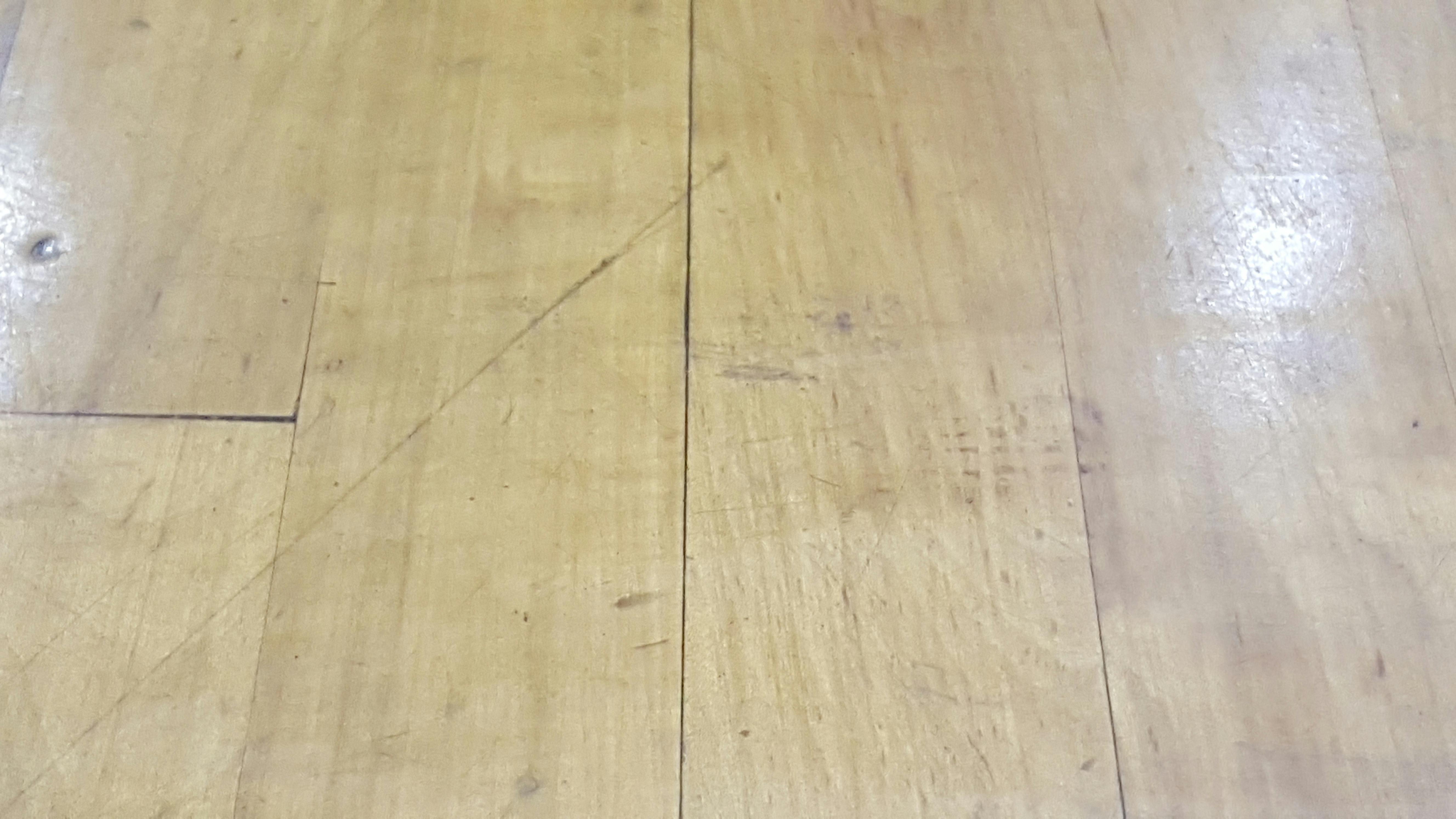 Gratis stockfoto van basketbalveld gedeukte vloer houten vloer.