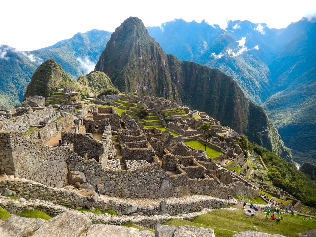 Visitantes en las terrazas incas