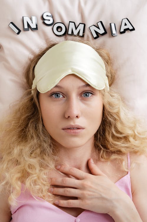 ¿Sabes qué es el insomnio primaveral? Foto: SHVETS production en Pexels