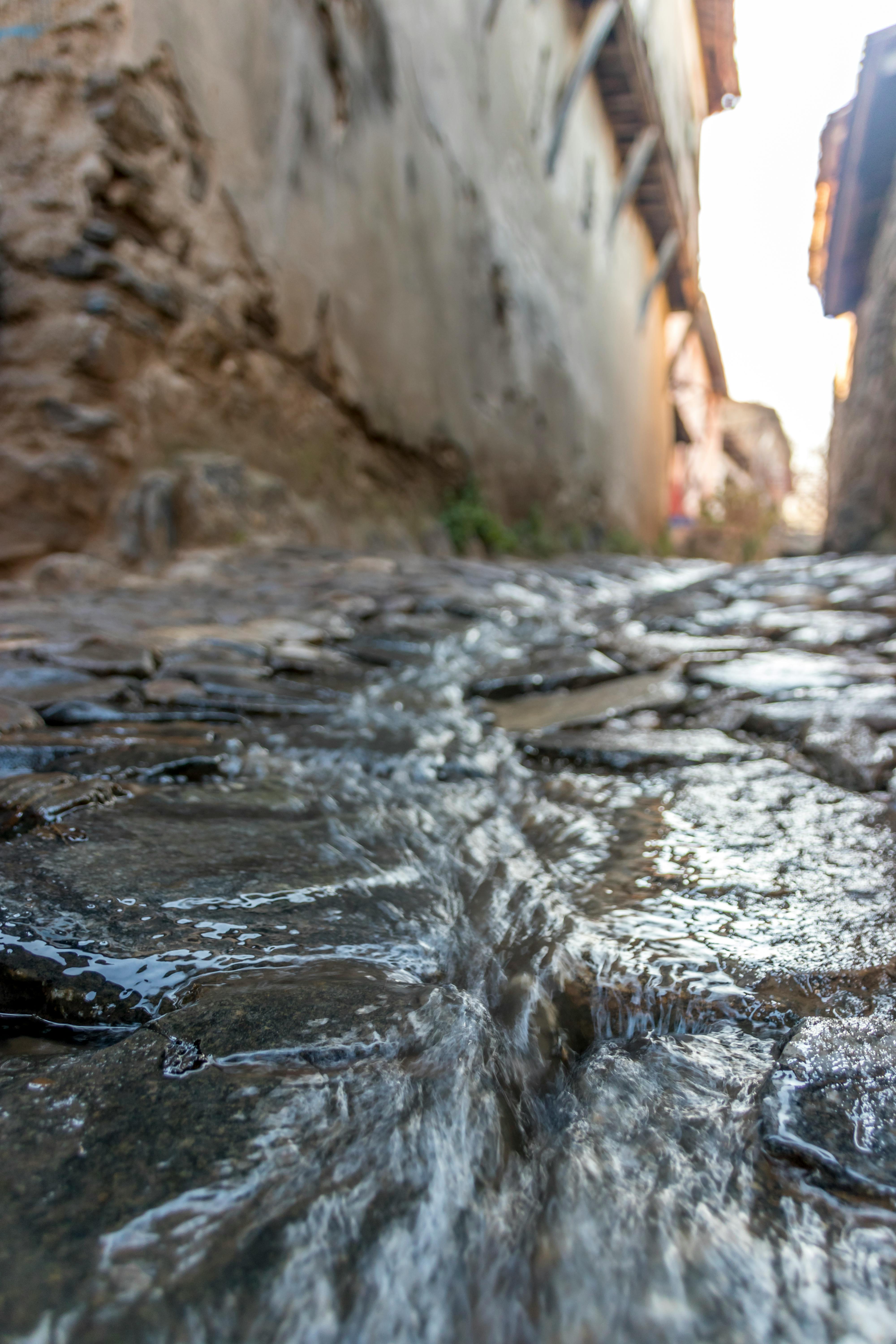 How to Create the Ultimate Cyberpunk Desk Setup (The 2025 Neon Pulse Guide)