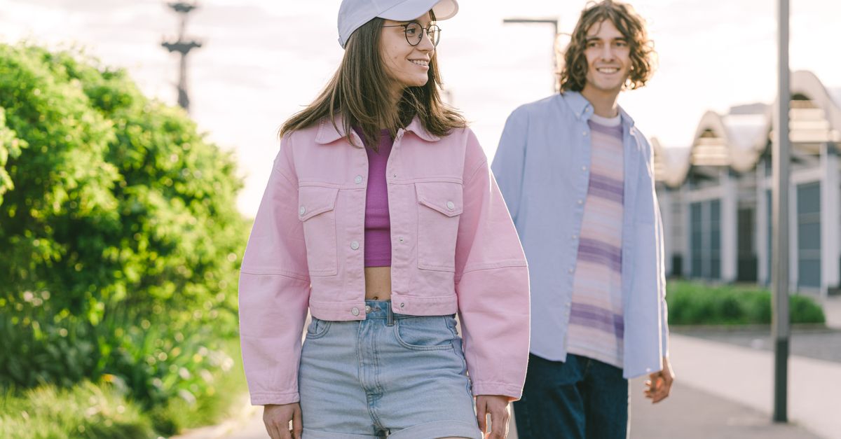 Comment choisir des vêtements jeunes pour un look estival tendance