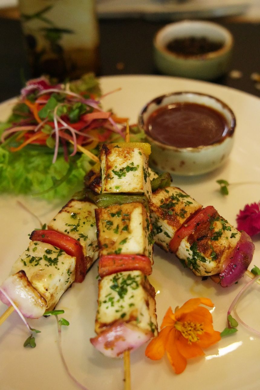 Chilli tofu skewers with peppers and dipping sauce — photo by Aayush Rawat on Pexels
