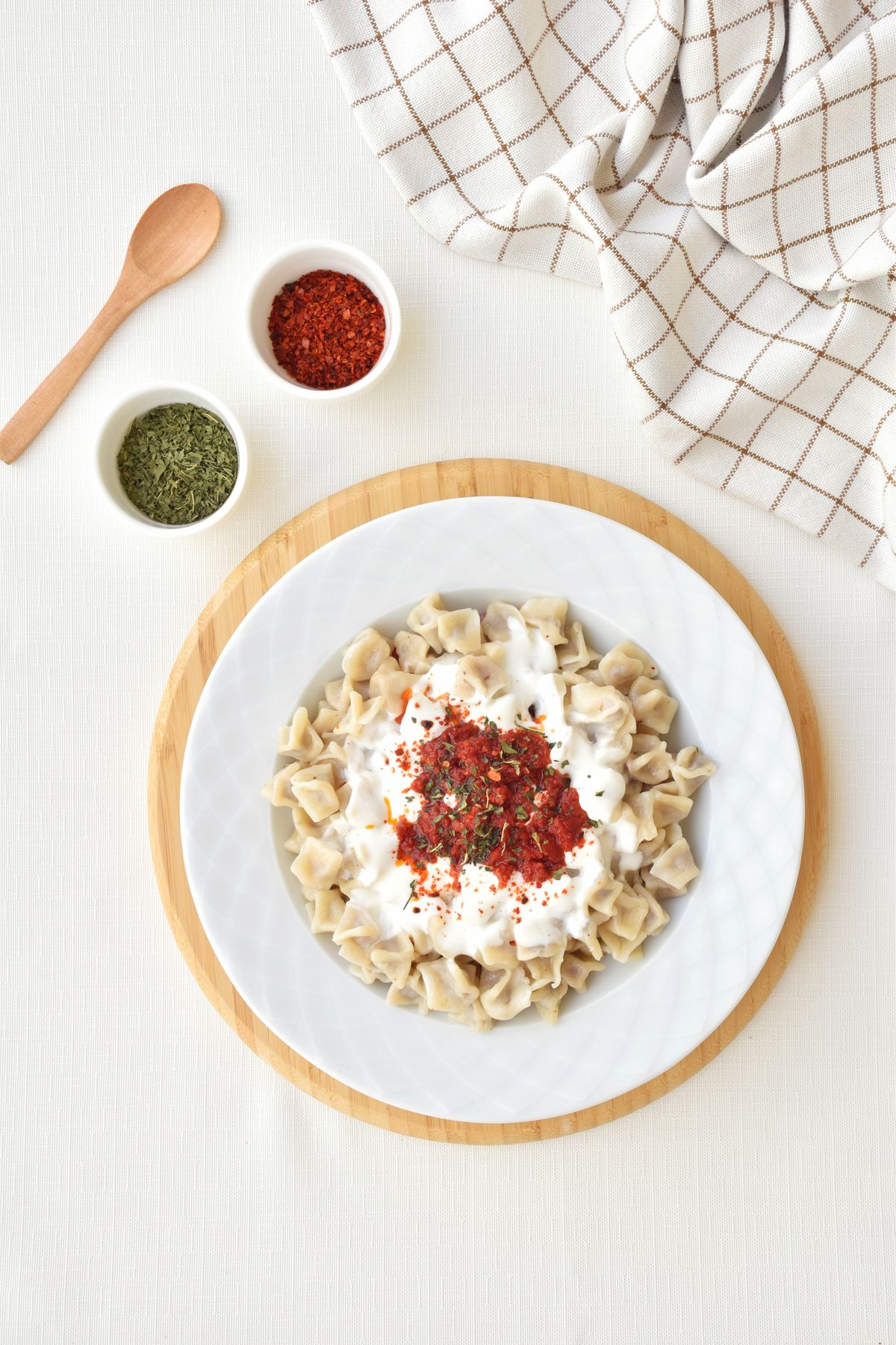Mercimek dolgulu duvaklı mantı