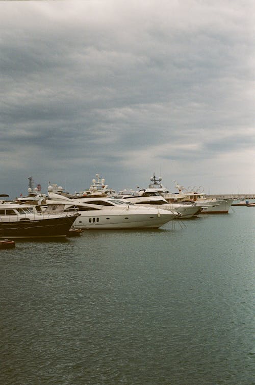 Kostenloses Stock Foto zu boote, gewässer, meer