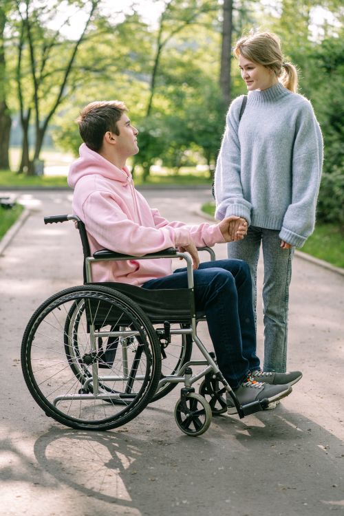 Free A young couple enjoys a tender moment, highlighting love and inclusivity. Outdoors setting. Stock Photo