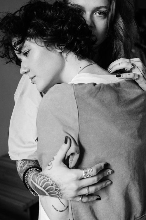Free A black and white photo of a couple embracing, showcasing love and intimacy with visible tattoos and jewelry. Stock Photo