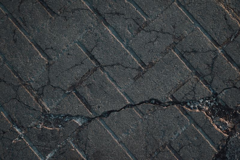 Bakımsız ve bakımlı web sitesi altyapısını karşılaştıran eski ve yeni yollar