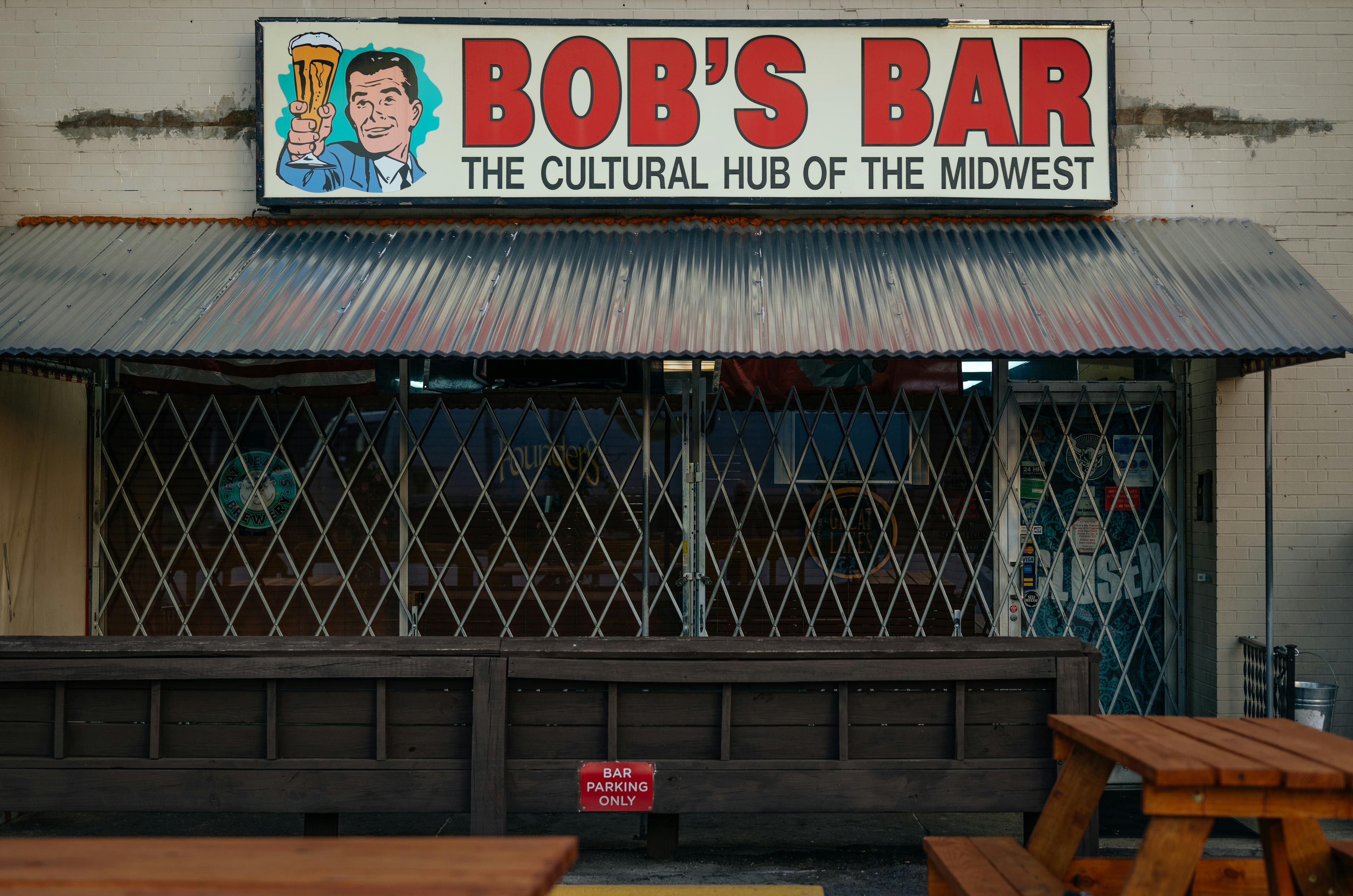 A sports bar is coming to Edina's 50th and France this summer — Photo by Chris F on Pexels