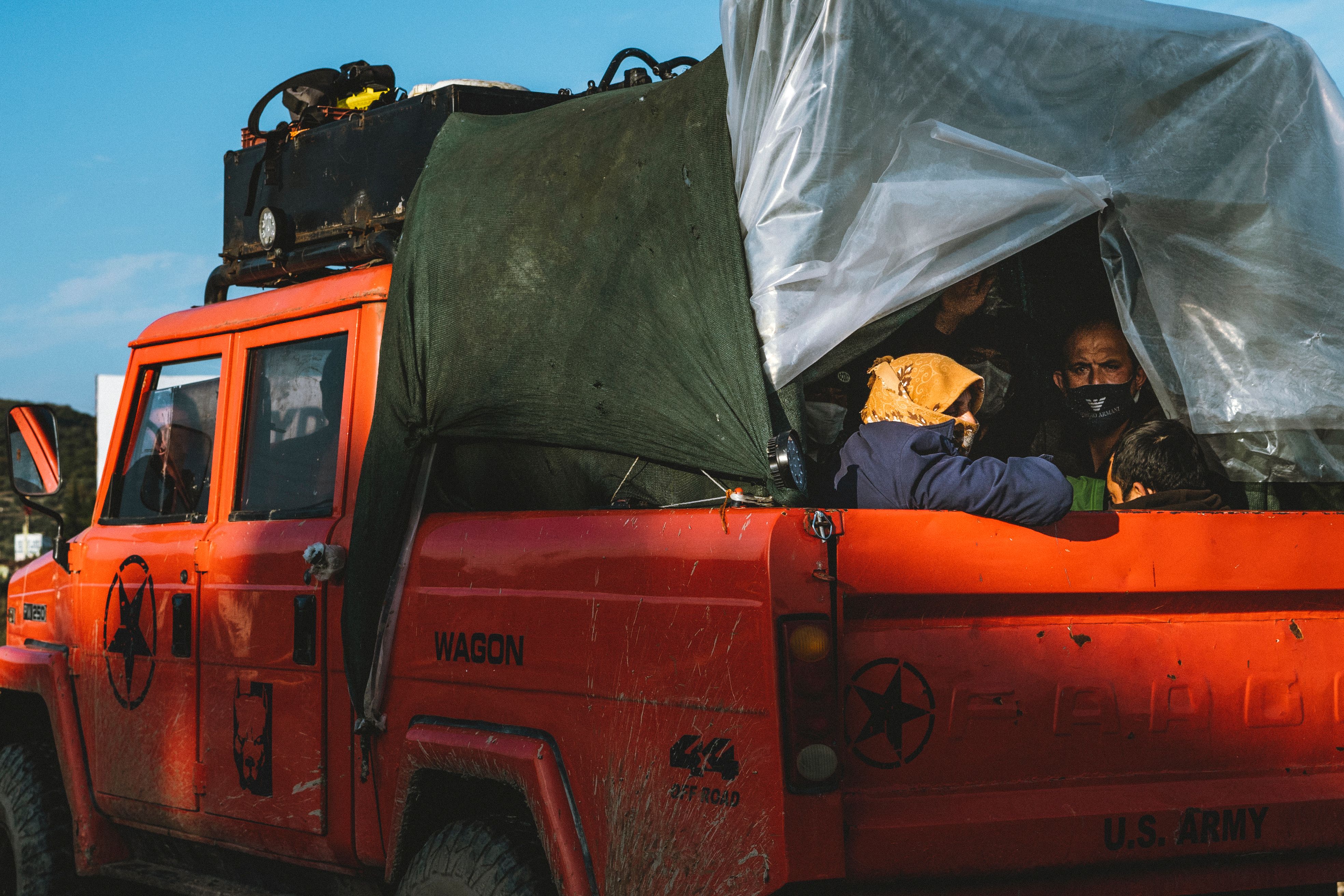 People Riding at the Back of a Land Rover · Free Stock Photo