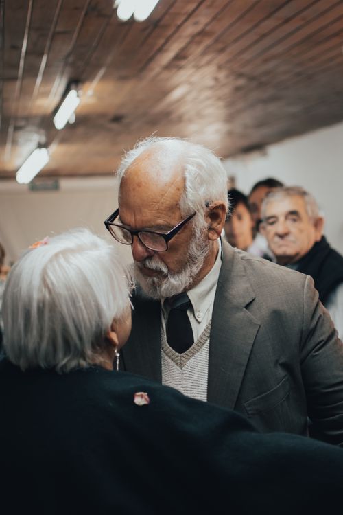 Free Intimate moment between senior couple in a formal setting, evoking emotions of love and nostalgia. Stock Photo