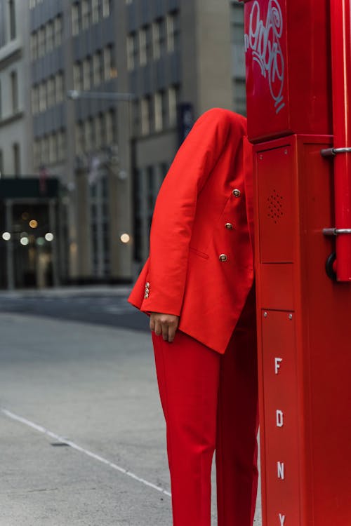 Základová fotografie zdarma na téma bunda, červené kalhoty, móda