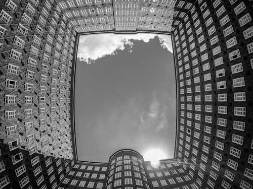 Darmowe zdjęcie z galerii z architektura, fotografia monochromatyczna, klasyczny budynek