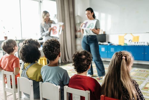 Photos gratuites de à l'intérieur, classe, des classes