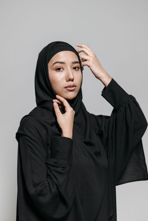 Free Portrait of a woman in traditional black hijab, showcasing elegance and fashion. Stock Photo