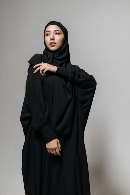 Free Portrait of a woman in traditional black hijab, showcasing elegance and poise. Stock Photo