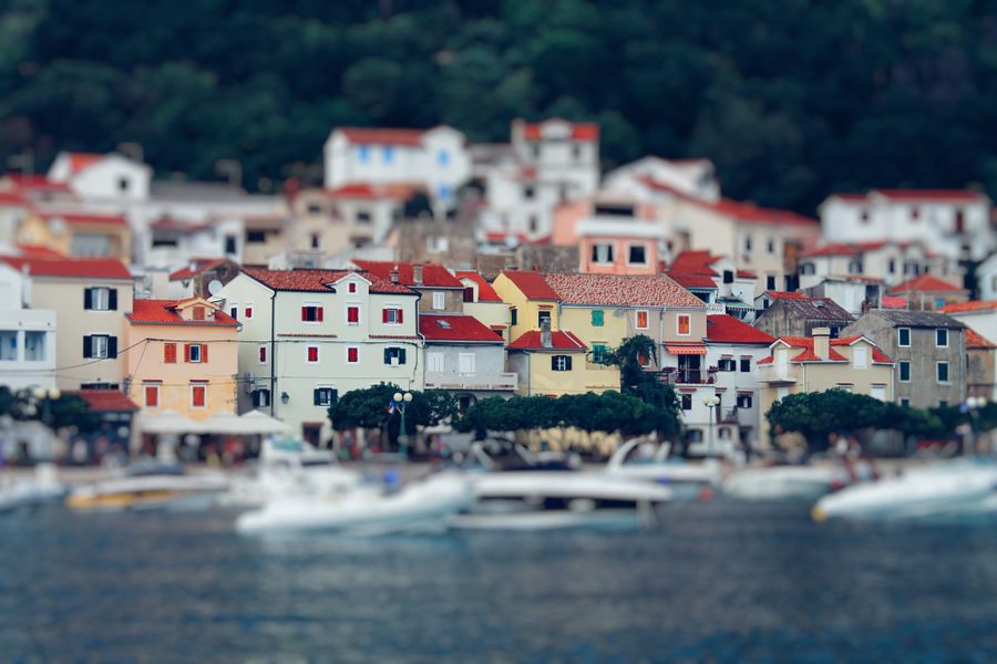 Photo of the harbour village shared in the chat — photoGraph on Pexels