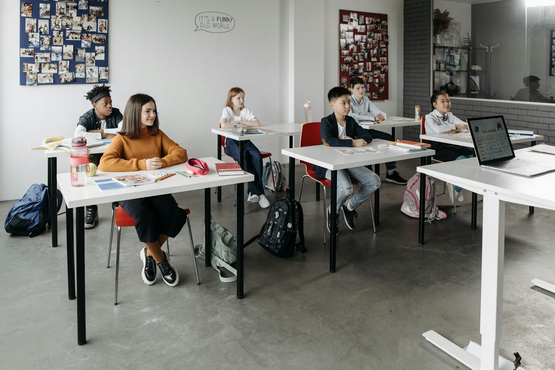 https://www.pexels.com/photo/students-sitting-behind-their-desk-8423014/