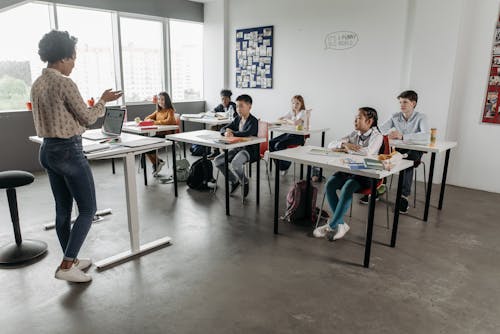 Foto profissional grátis de alunos, balcões, categoria