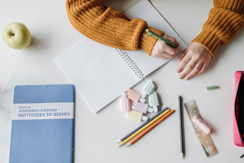 Foto d'estoc gratuïta de alumne, aprenent, boli