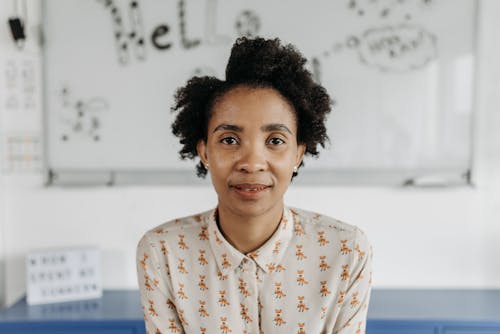 Kostenloses Stock Foto zu afro-haar, afroamerikaner-frau, farbige frau