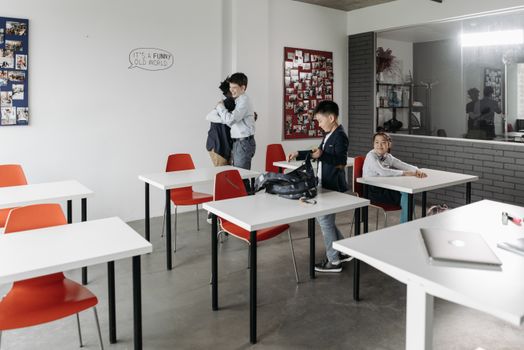 A group of children engaging in a modern classroom, with vibrant decor. 8423454