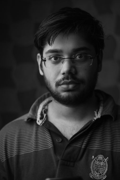 Free Grayscale headshot portrait of a bearded man with glasses. Stock Photo