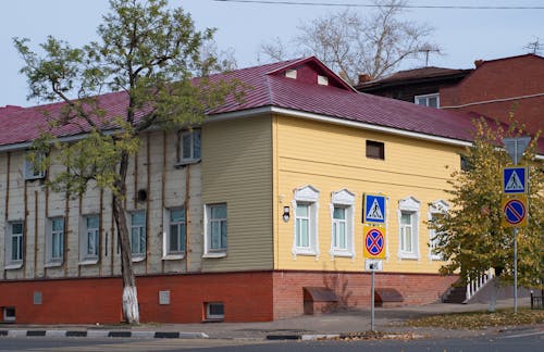 Бесплатное стоковое фото с бетон, дом, предупреждающий знак