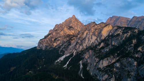 Immagine gratuita di cielo azzurro, fotografia aerea, fotografia della natura