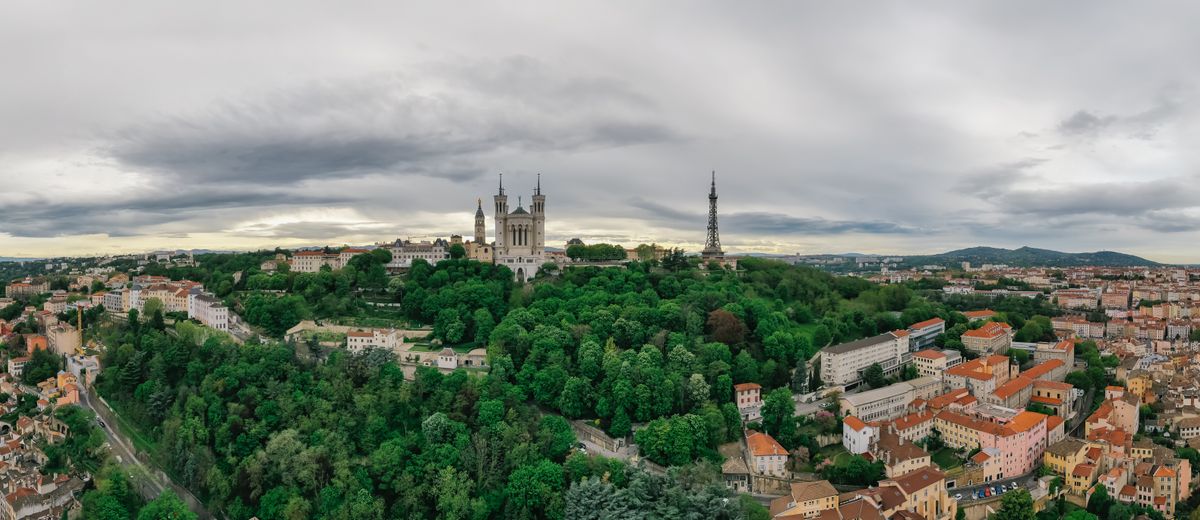 Vista de Lyon con la basílica de Fourvière
