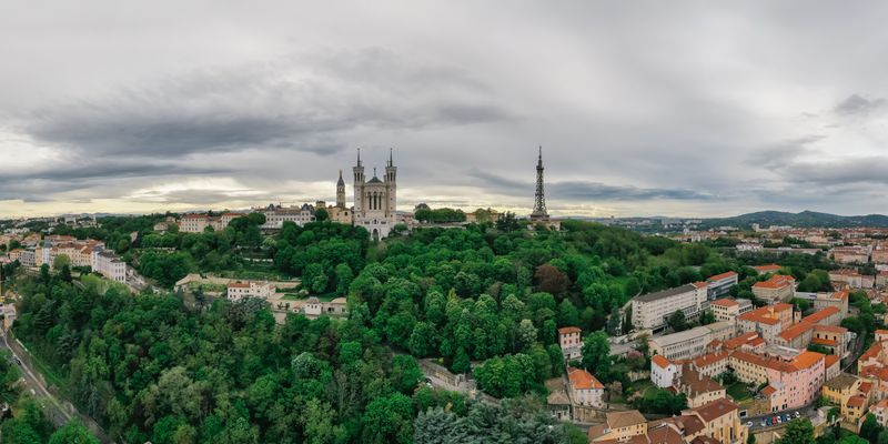Vista de Lyon con la basílica de Fourvière