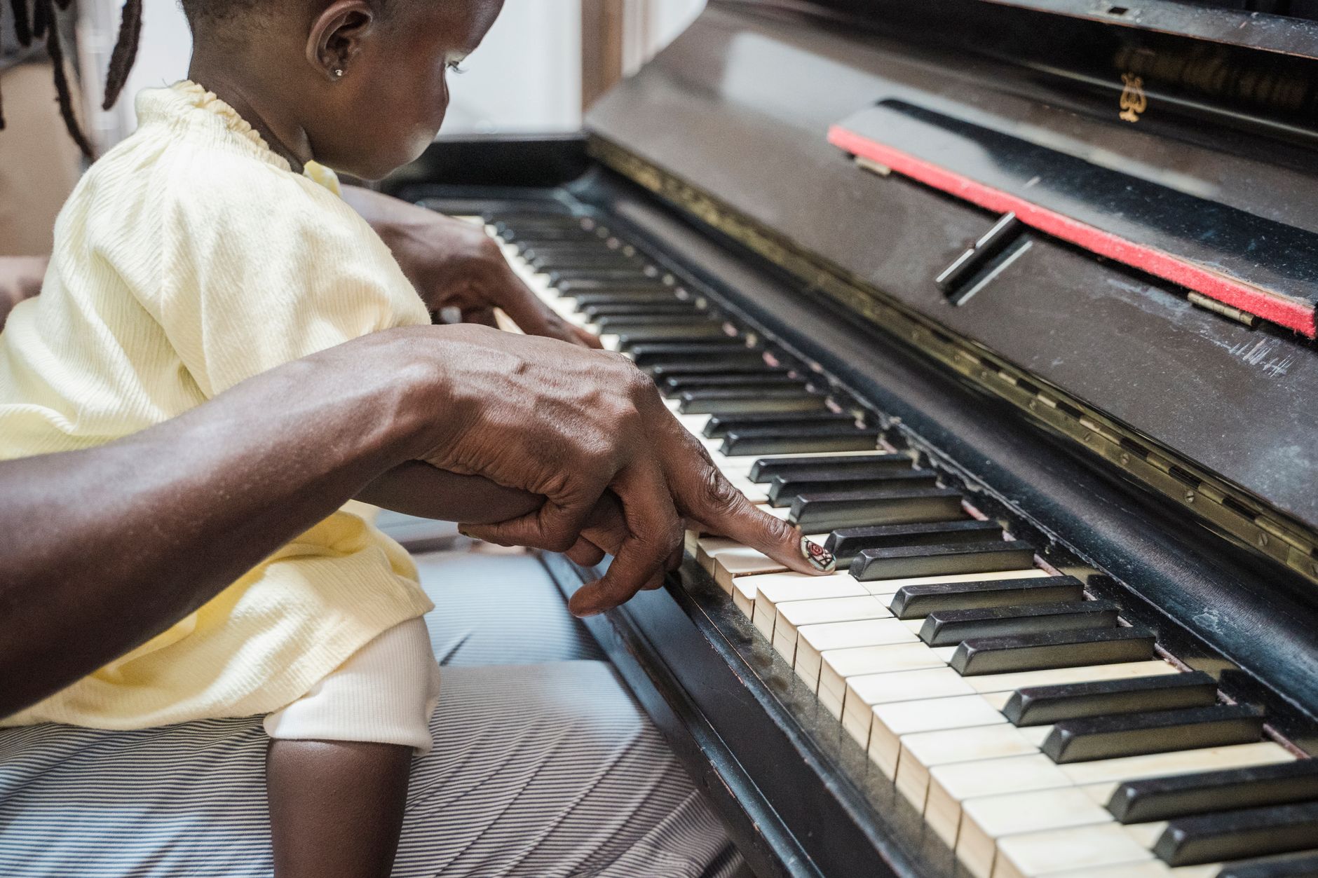 Ensemble de petits ukulélés