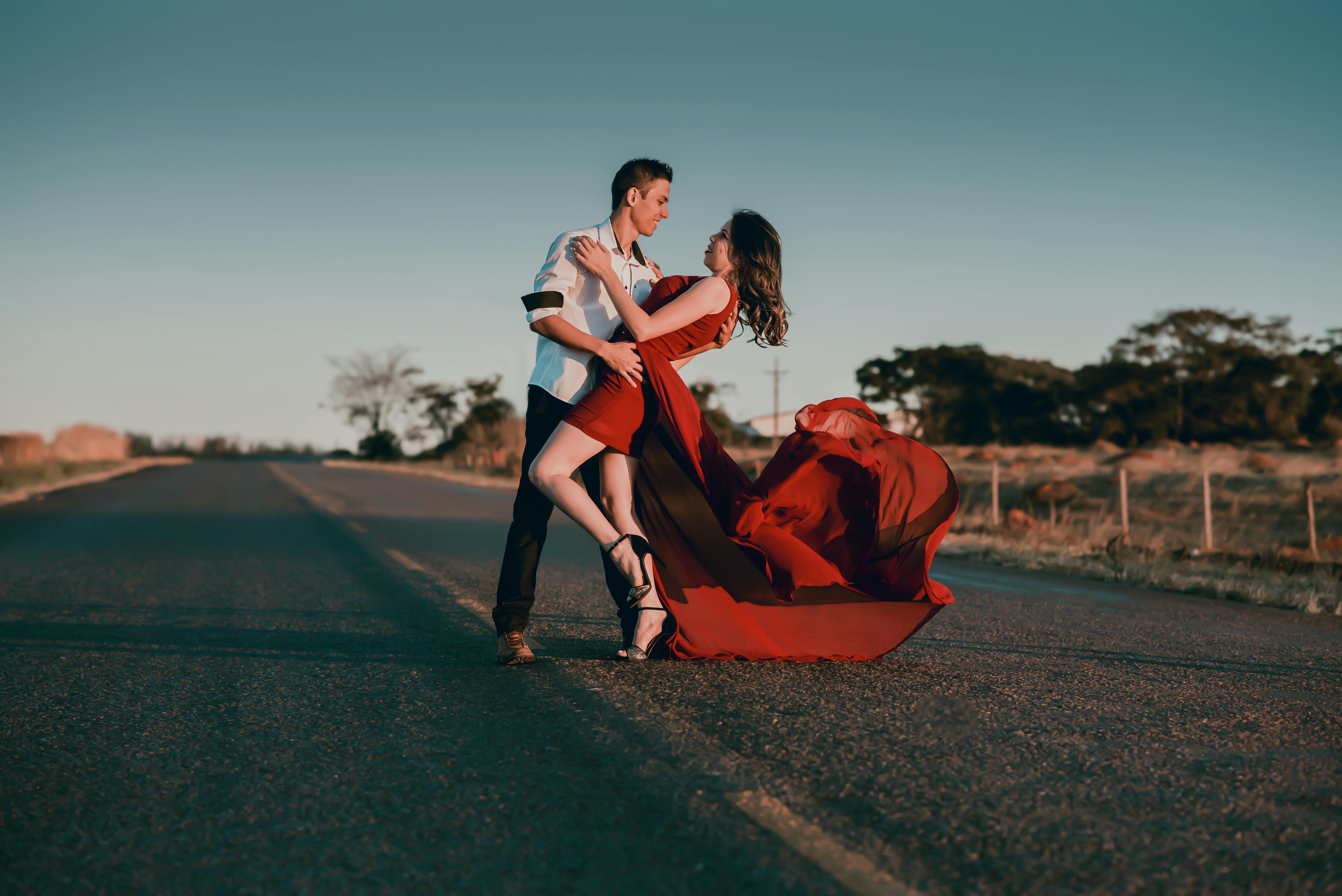 17 Best Couple Poses For Your Wedding Album - The Wed Cafe
