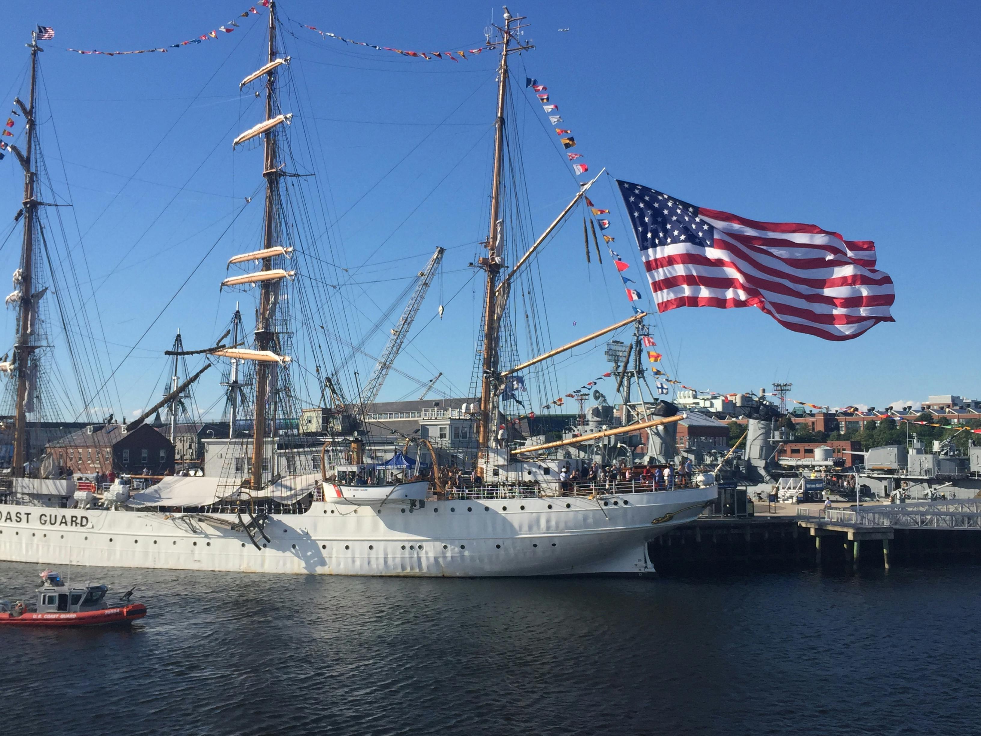 アメリカの国旗 ボストン港の無料の写真素材