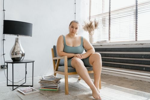 Free Confident plus size woman in a serene setting, embracing self-esteem and body positivity. Stock Photo