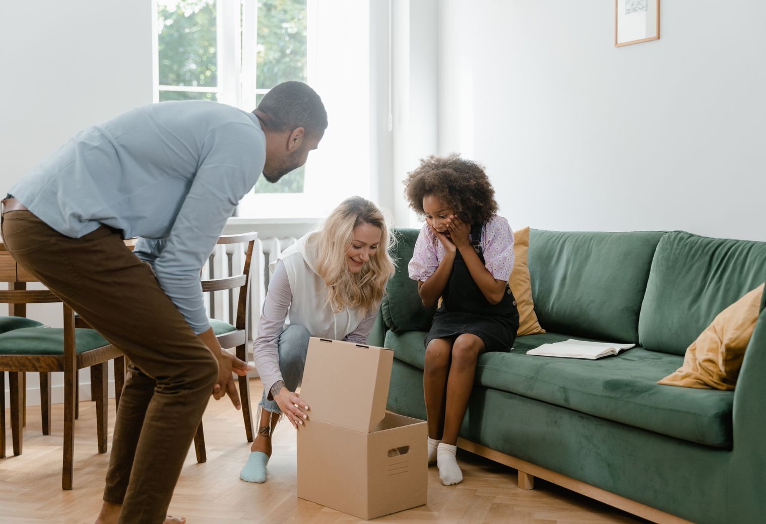 Upper Gravenhurst — professional packers wrapping and boxing belongings