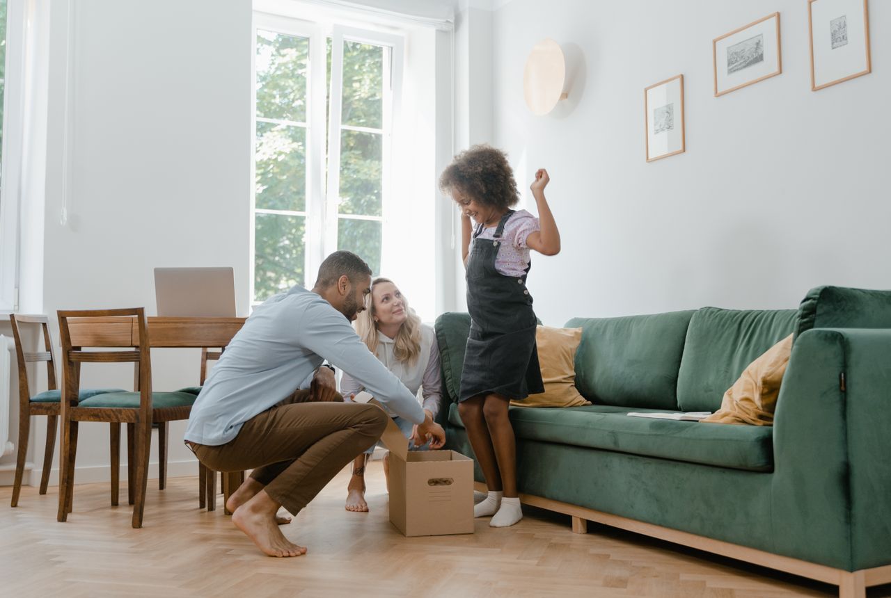 Flat & apartment removals Bourne End — removals work in progress