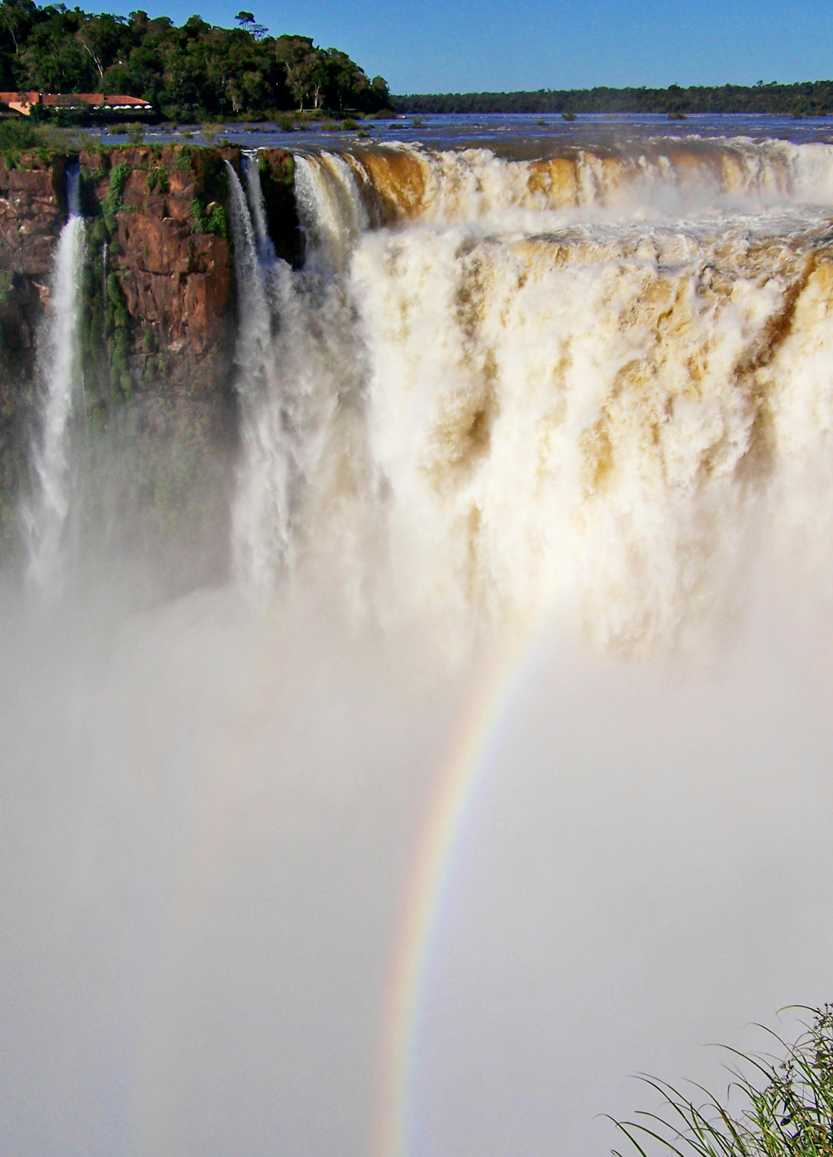 the famous iguazu falls in argentina