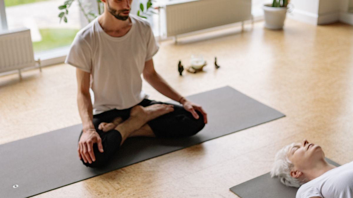 Comment le yoga peut améliorer votre concentration au travail en 2026 ? - illustration