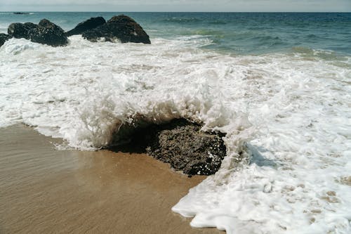 Close-Up Photo of Sea Waves Crashing on a Rock