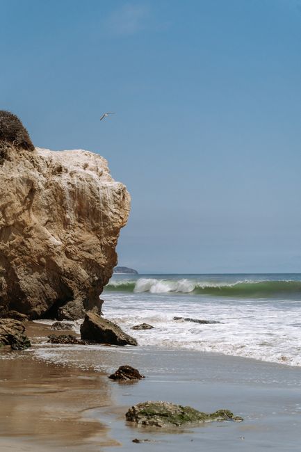 Uluwatu: Cliffs, Surf, and Spiritual Serenity Uluwatu: Cliffs, Surf, and Spiritual Serenity