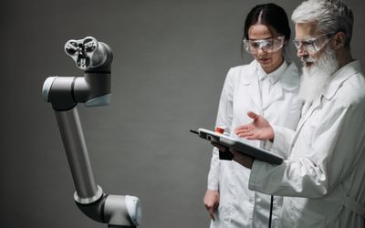 CEO Anthropic trình bày kế hoạch làm chạm phát triển AI