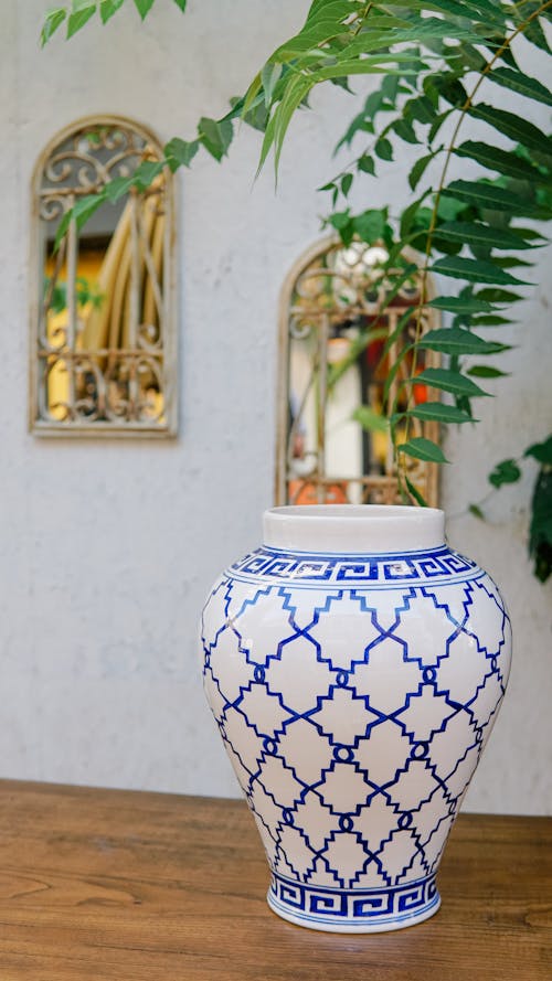 Decorative Porcelain Vase 