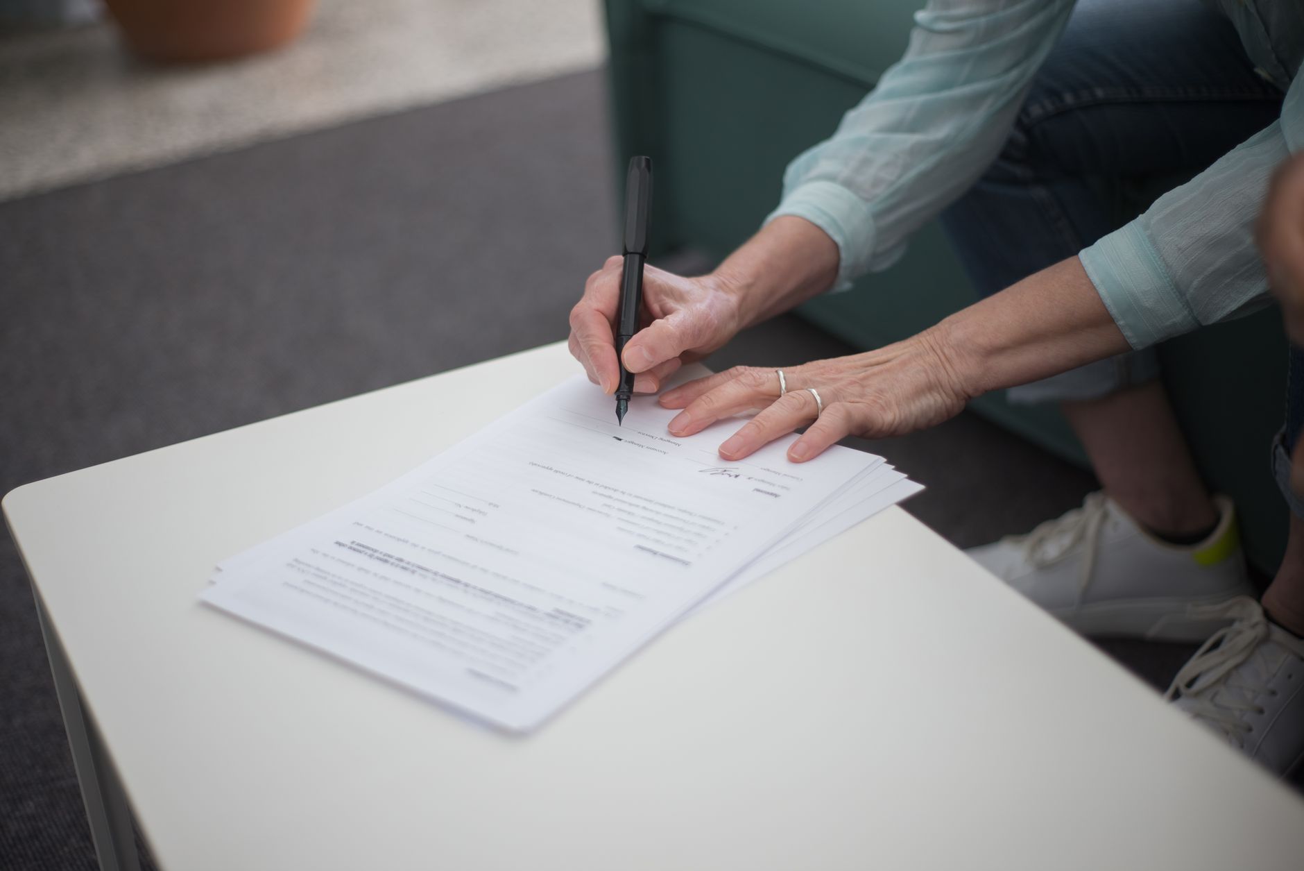 Landlord tenant agreement signing — Juridico