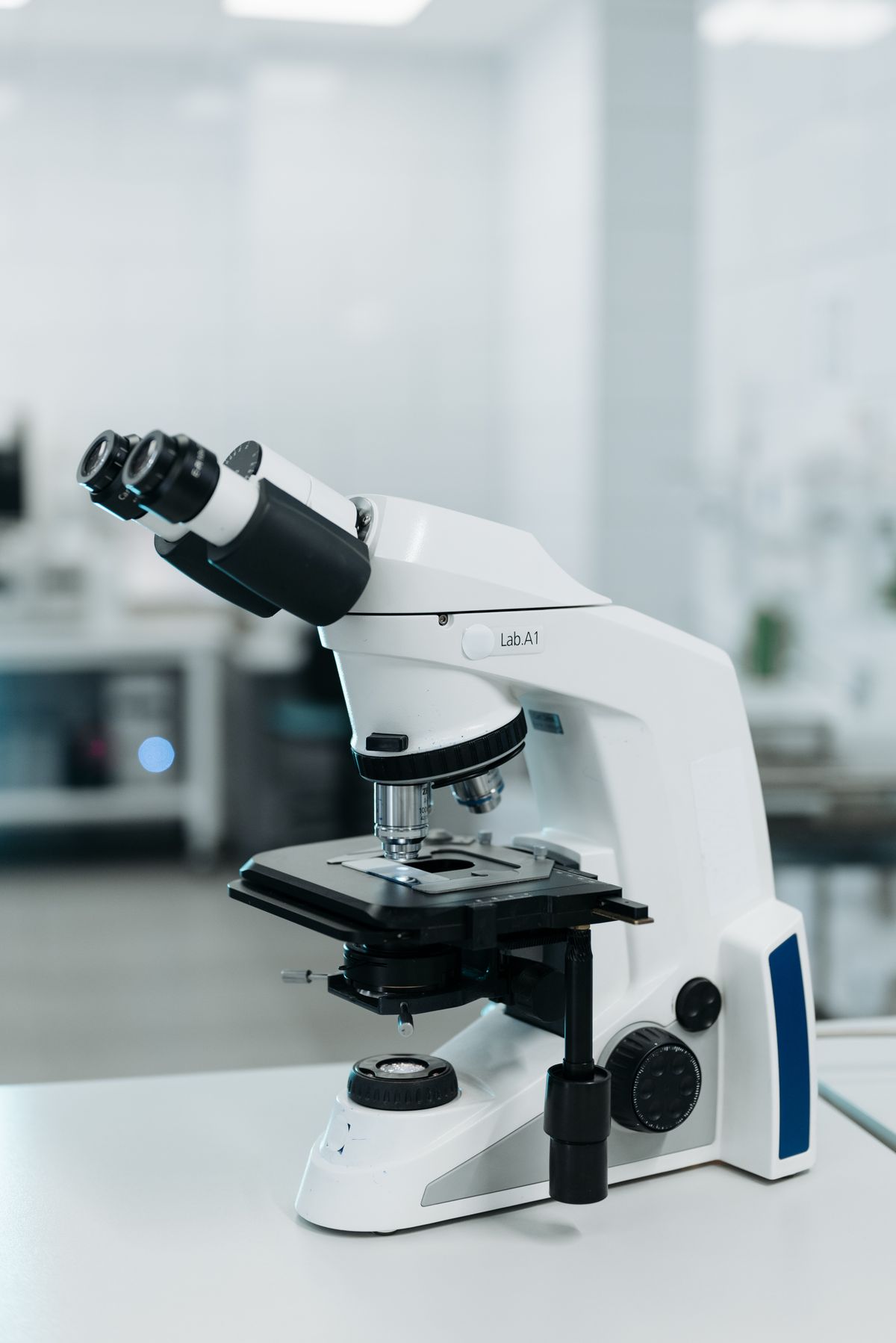 Laboratory microscope