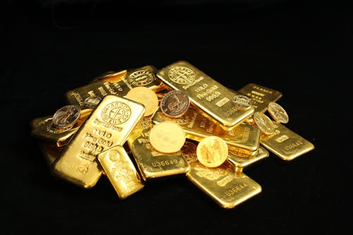 Free Close-up Photo of Gold Bars and Coins Stock Photo