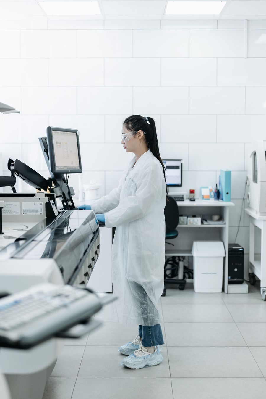Technician operating automated biochemistry analyzer