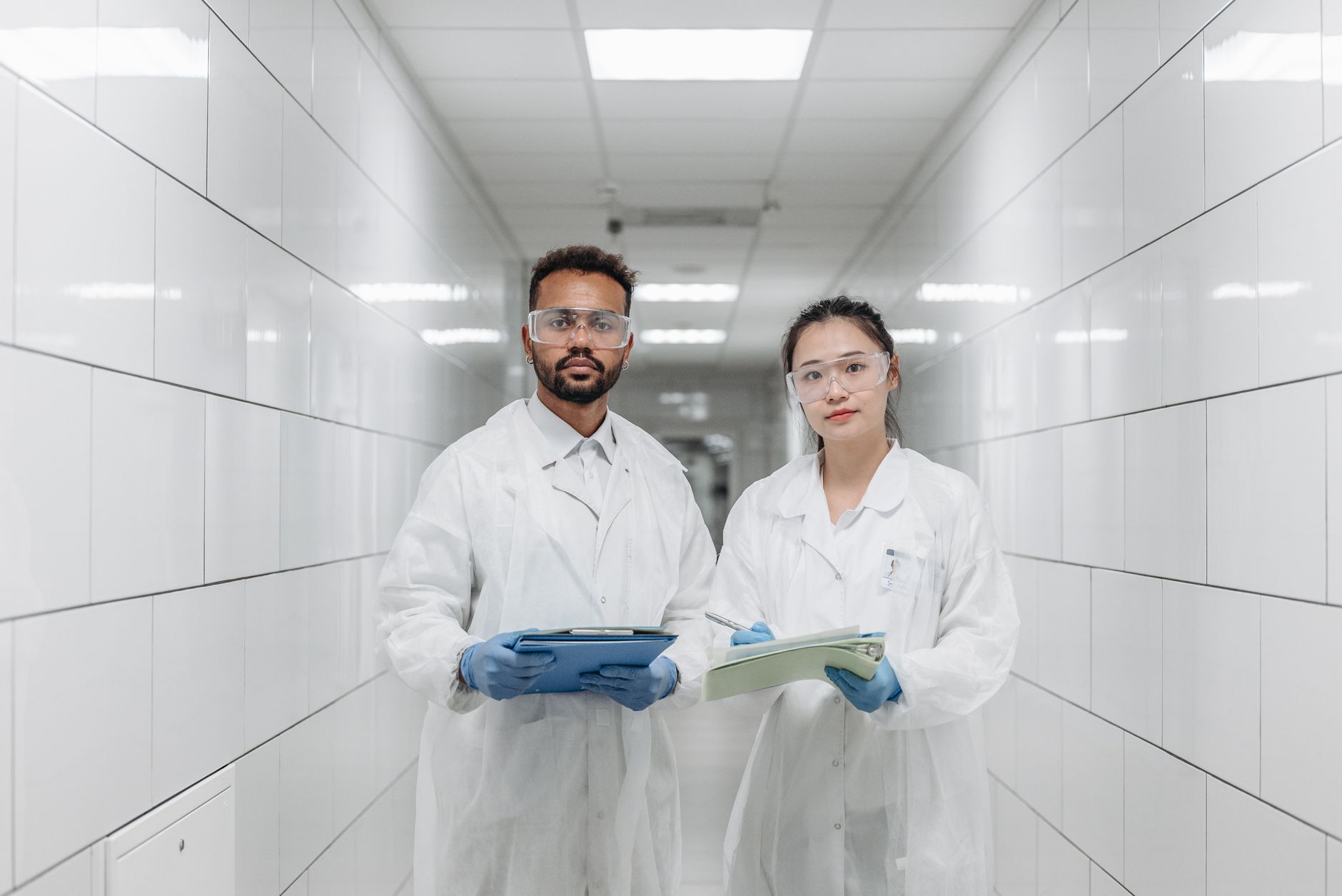 Do biosimilar switching studies show any real efficacy or immunogenicity signal?
