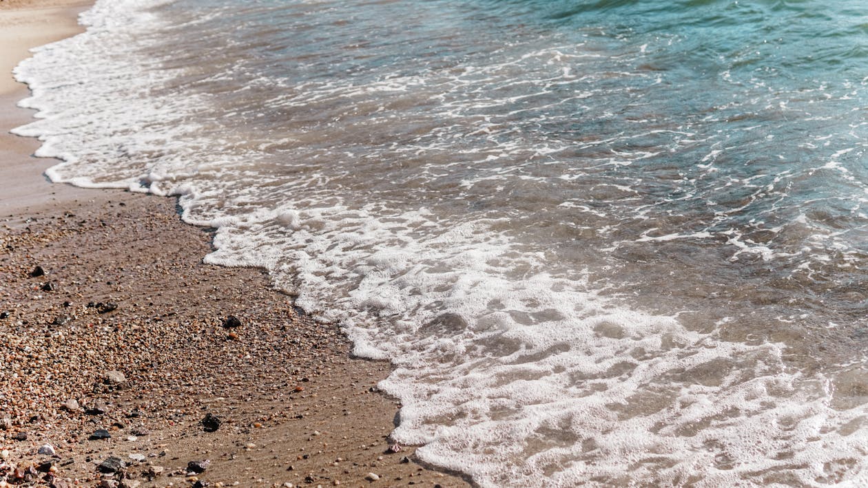 Foam Forming from the Sea Waves